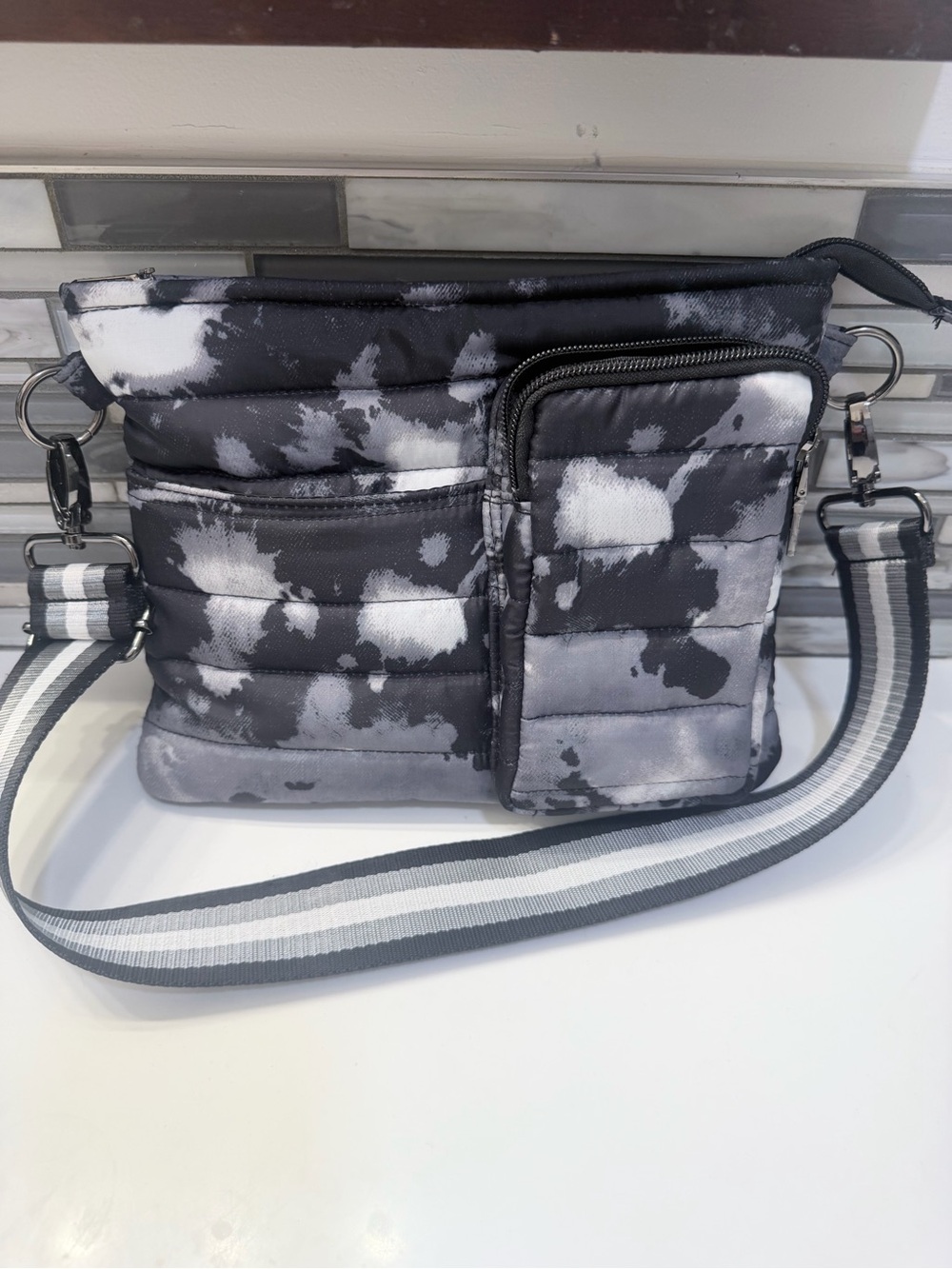 THINK ROYLN Women's Crossbody Bag - Black & White Tie-Dye Quilted